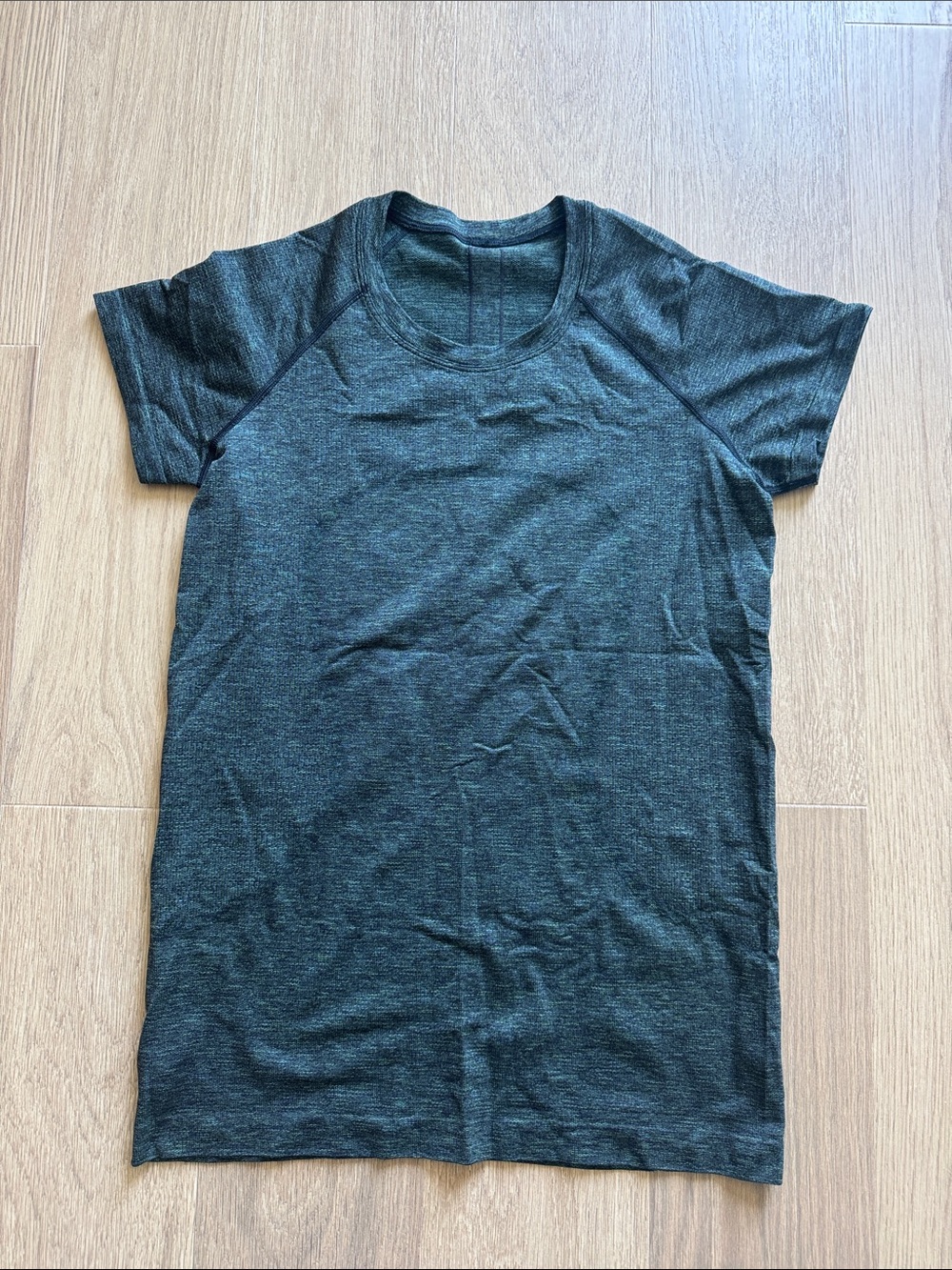 Woen's Crew Neck Short Sleeve Shirt - Forrest green multi. Swift stride